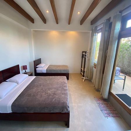 Black Pearl Puerto Villamil Ngoại thất bức ảnh
