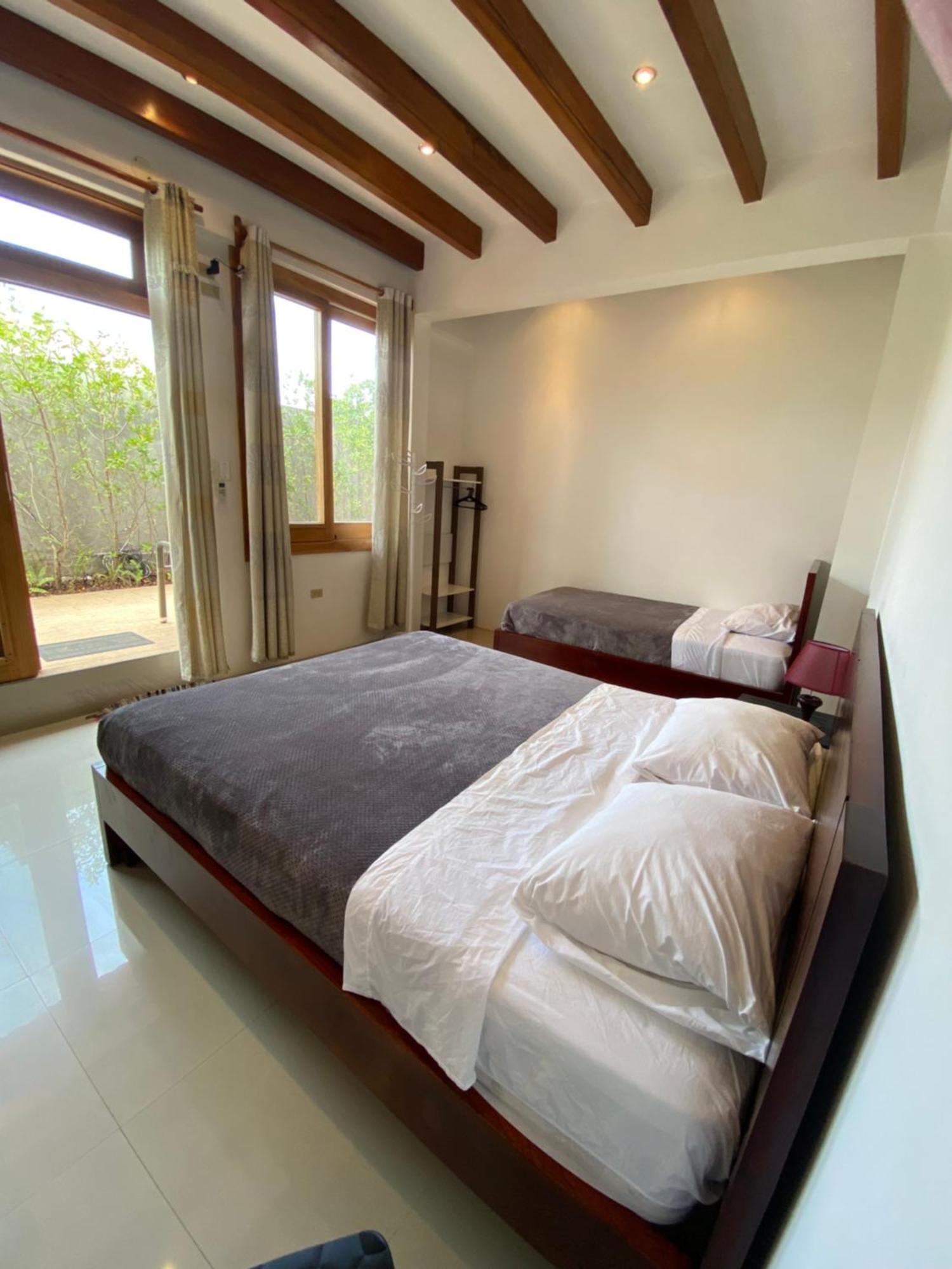 Black Pearl Puerto Villamil Ngoại thất bức ảnh