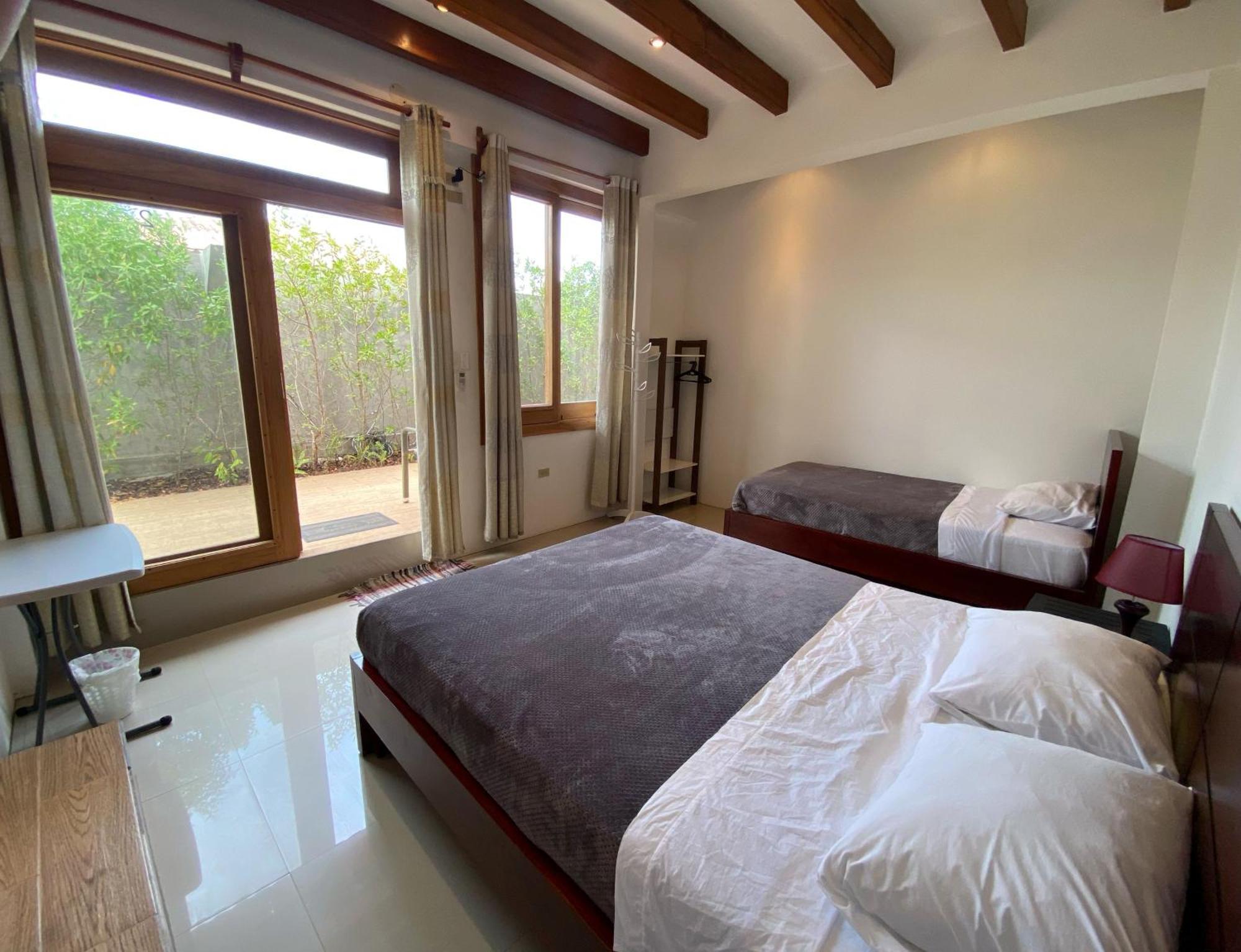 Black Pearl Puerto Villamil Ngoại thất bức ảnh